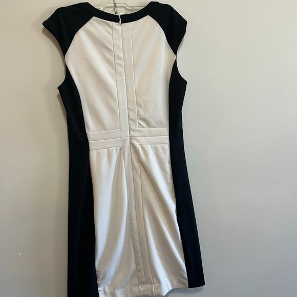 Banana Republic Sleeveless Dress ~ Black and White ~ Size 4 - Picture 2 of 5